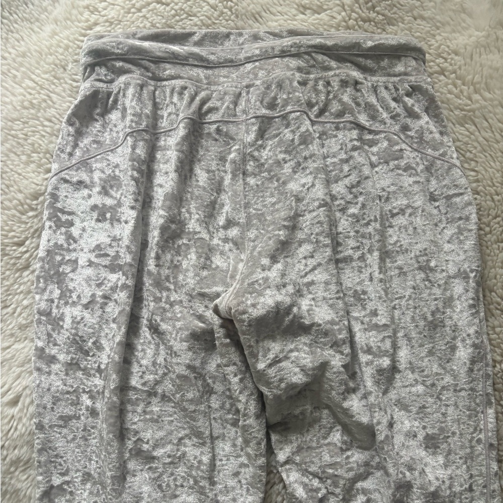 Lululemon Ready To Crush High Rise Velvet Joggers in Chrome Size 6 - Picture 10 of 11